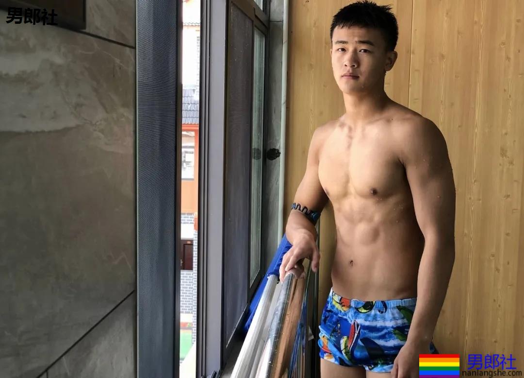 2枚体院男孩，你选谁？ - 51虹马