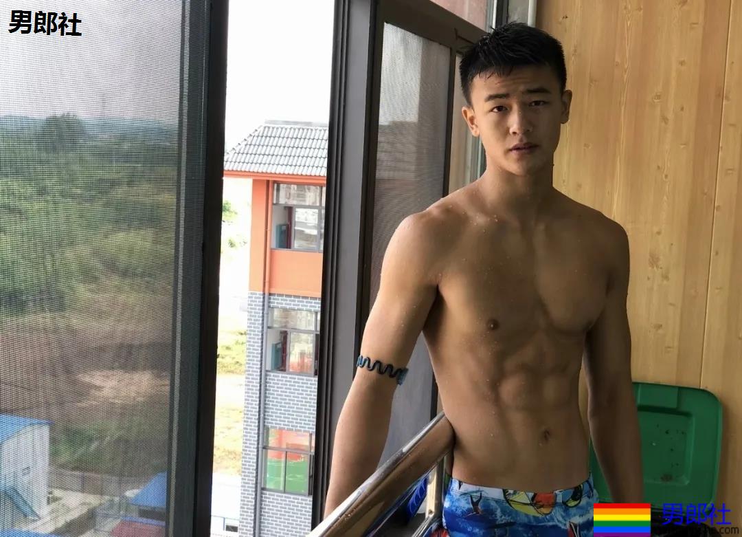 2枚体院男孩，你选谁？ - 51虹马