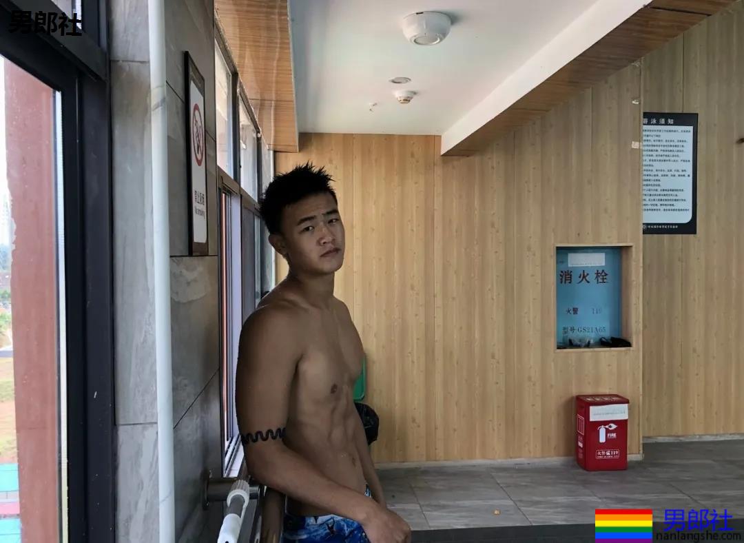 2枚体院男孩，你选谁？ - 51虹马