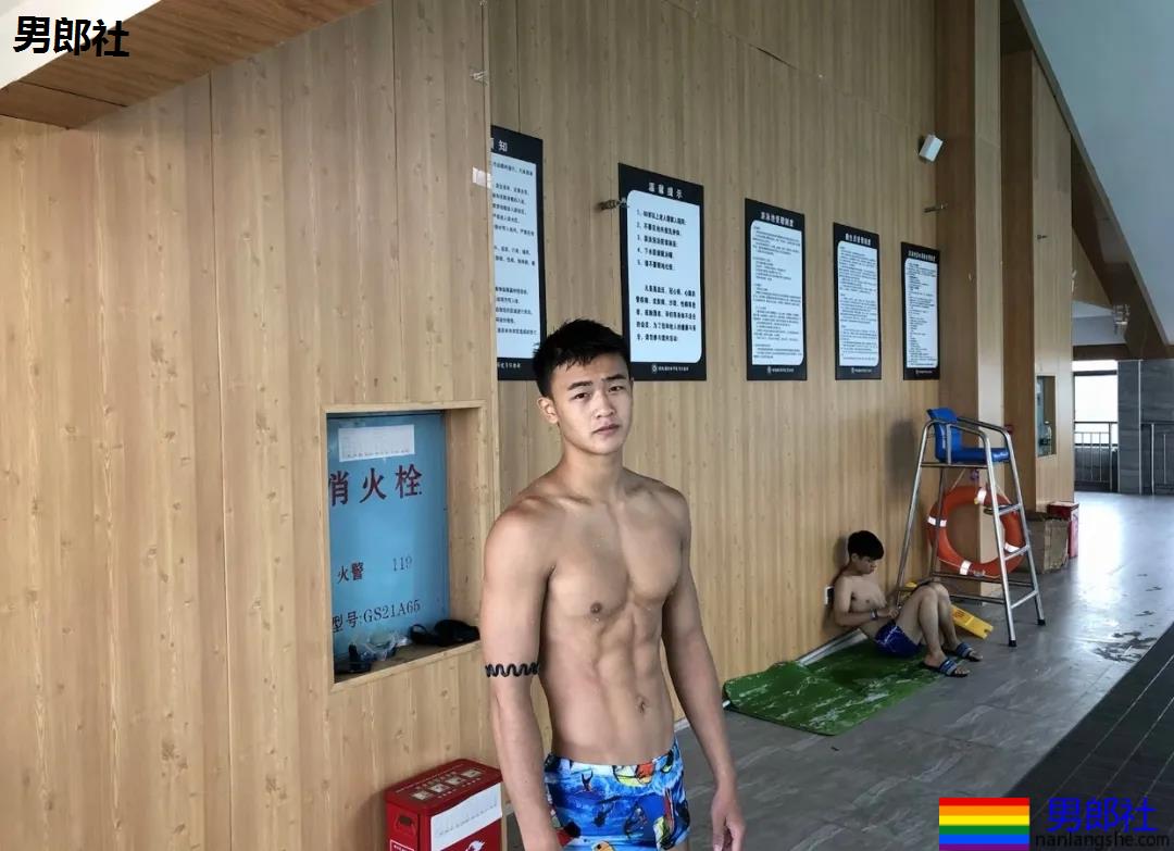 2枚体院男孩，你选谁？ - 51虹马