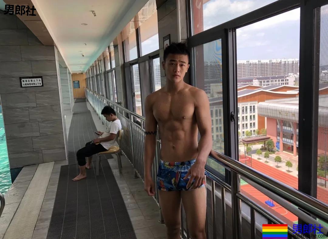 2枚体院男孩，你选谁？ - 51虹马