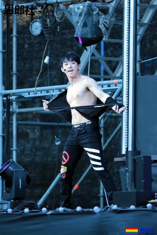 痞坏白嫩小奶狗黑料和腹肌一样多!退队后复出,腱子肉身材让人窒息! - 51虹马 痞坏白嫩小奶狗黑料和腹肌一样多!退队后复出,腱子肉身材让人窒息! - 51虹马