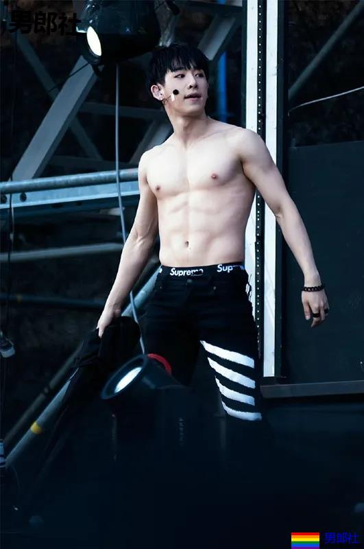 痞坏白嫩小奶狗黑料和腹肌一样多!退队后复出,腱子肉身材让人窒息! - 51虹马 痞坏白嫩小奶狗黑料和腹肌一样多!退队后复出,腱子肉身材让人窒息! - 51虹马