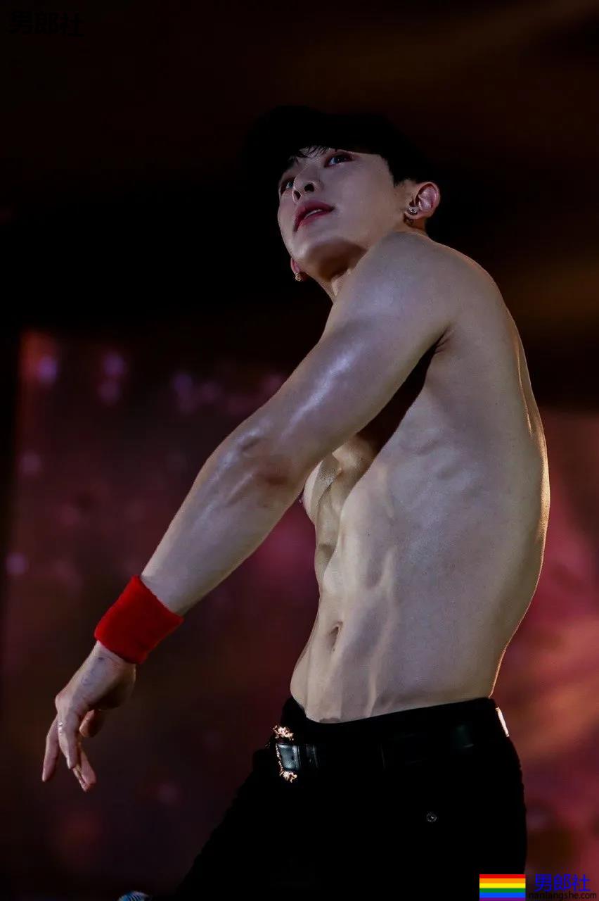 痞坏白嫩小奶狗黑料和腹肌一样多!退队后复出,腱子肉身材让人窒息! - 51虹马 痞坏白嫩小奶狗黑料和腹肌一样多!退队后复出,腱子肉身材让人窒息! - 51虹马