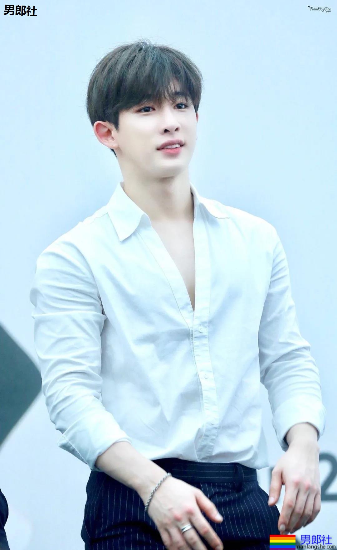 痞坏白嫩小奶狗黑料和腹肌一样多!退队后复出,腱子肉身材让人窒息! - 51虹马 痞坏白嫩小奶狗黑料和腹肌一样多!退队后复出,腱子肉身材让人窒息! - 51虹马