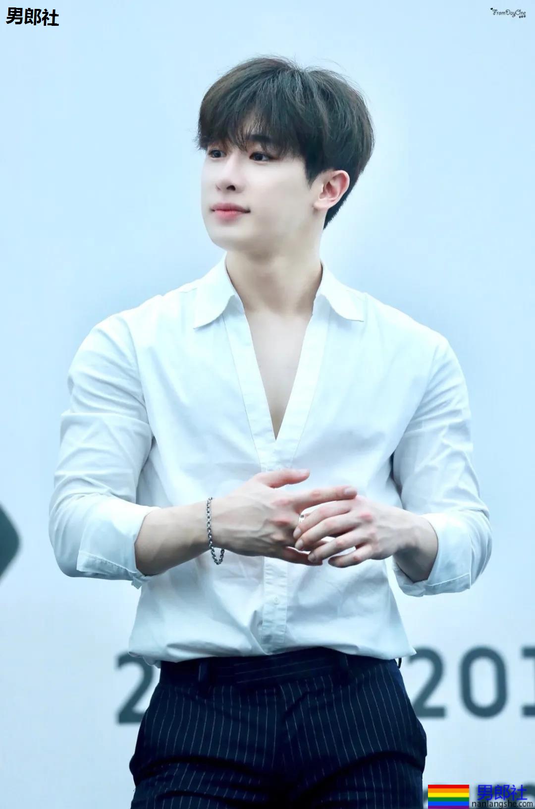 痞坏白嫩小奶狗黑料和腹肌一样多!退队后复出,腱子肉身材让人窒息! - 51虹马 痞坏白嫩小奶狗黑料和腹肌一样多!退队后复出,腱子肉身材让人窒息! - 51虹马