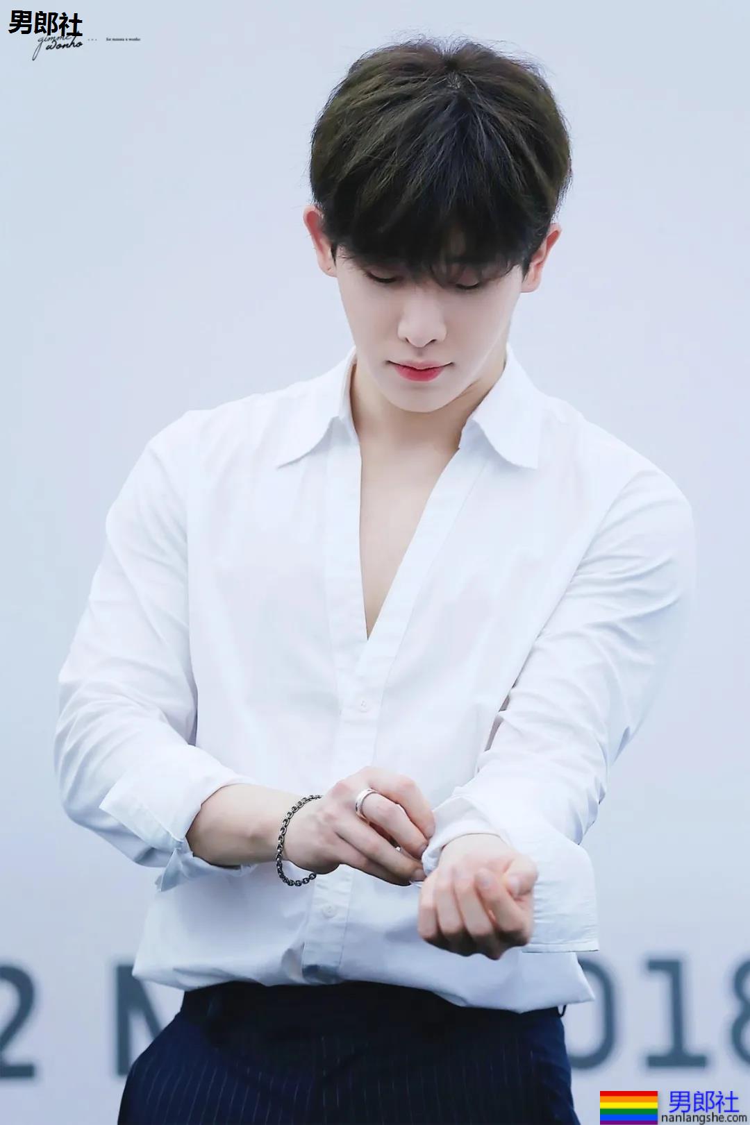 痞坏白嫩小奶狗黑料和腹肌一样多!退队后复出,腱子肉身材让人窒息! - 51虹马 痞坏白嫩小奶狗黑料和腹肌一样多!退队后复出,腱子肉身材让人窒息! - 51虹马