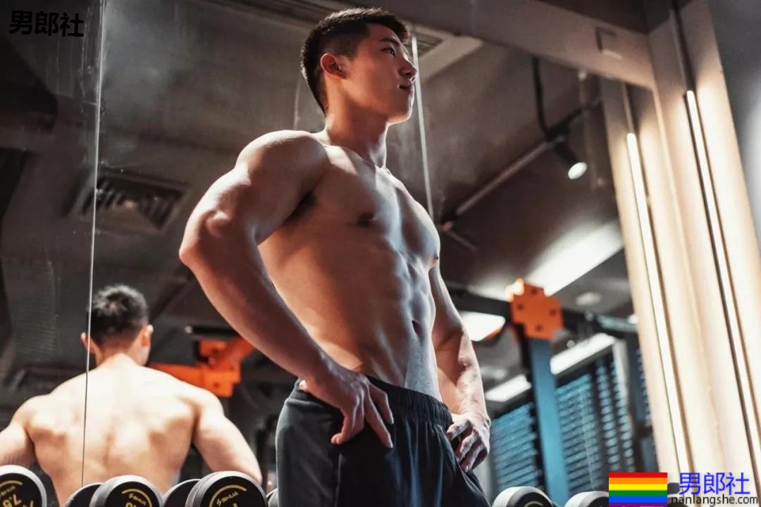 寸头腱子肉私教走红,让我康康有谁想报课? - 51虹马 寸头腱子肉私教走红,让我康康有谁想报课? - 51虹马