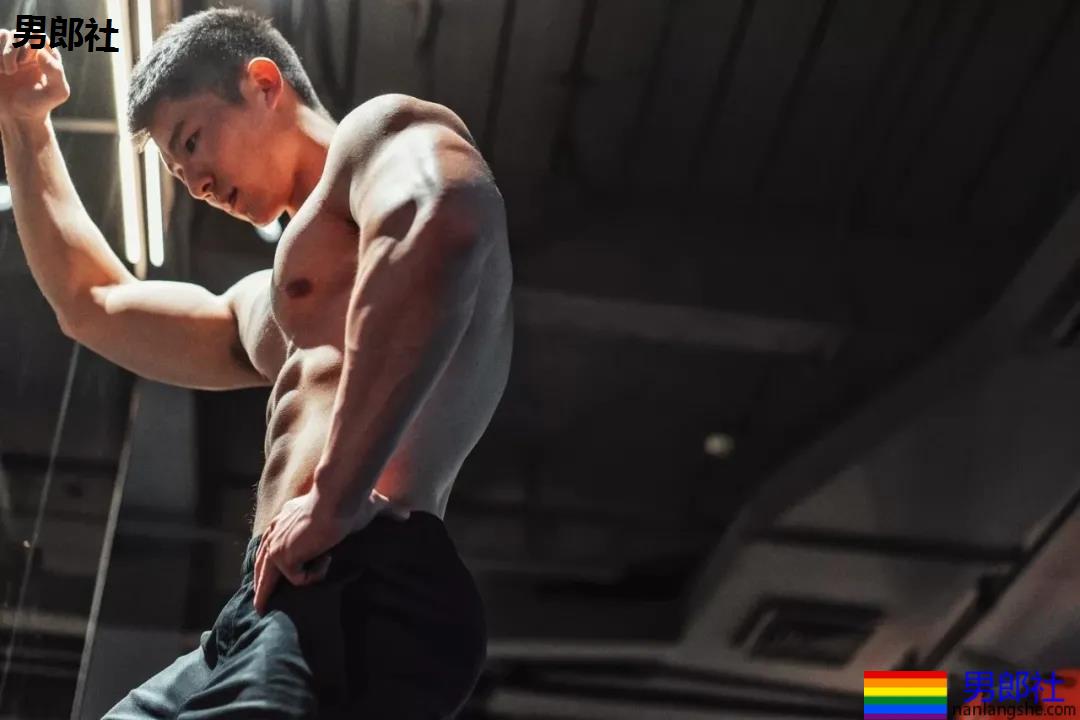 寸头腱子肉私教走红,让我康康有谁想报课? - 51虹马 寸头腱子肉私教走红,让我康康有谁想报课? - 51虹马