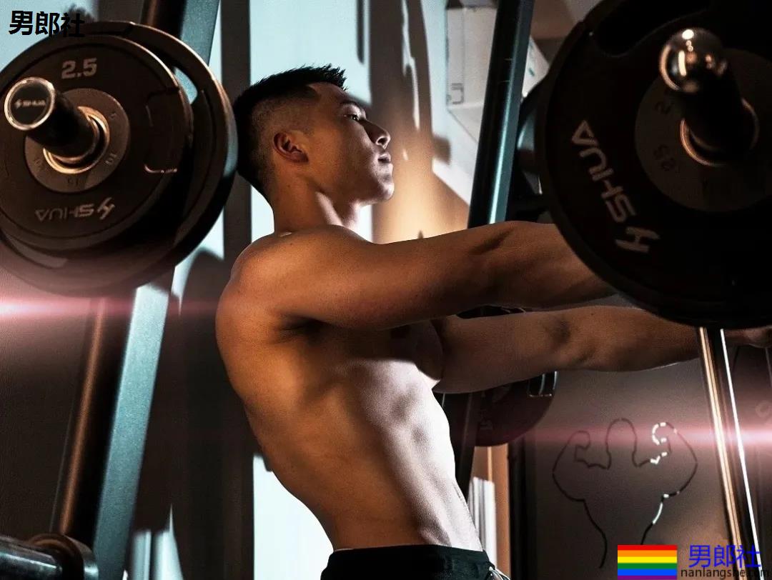 寸头腱子肉私教走红,让我康康有谁想报课? - 51虹马 寸头腱子肉私教走红,让我康康有谁想报课? - 51虹马