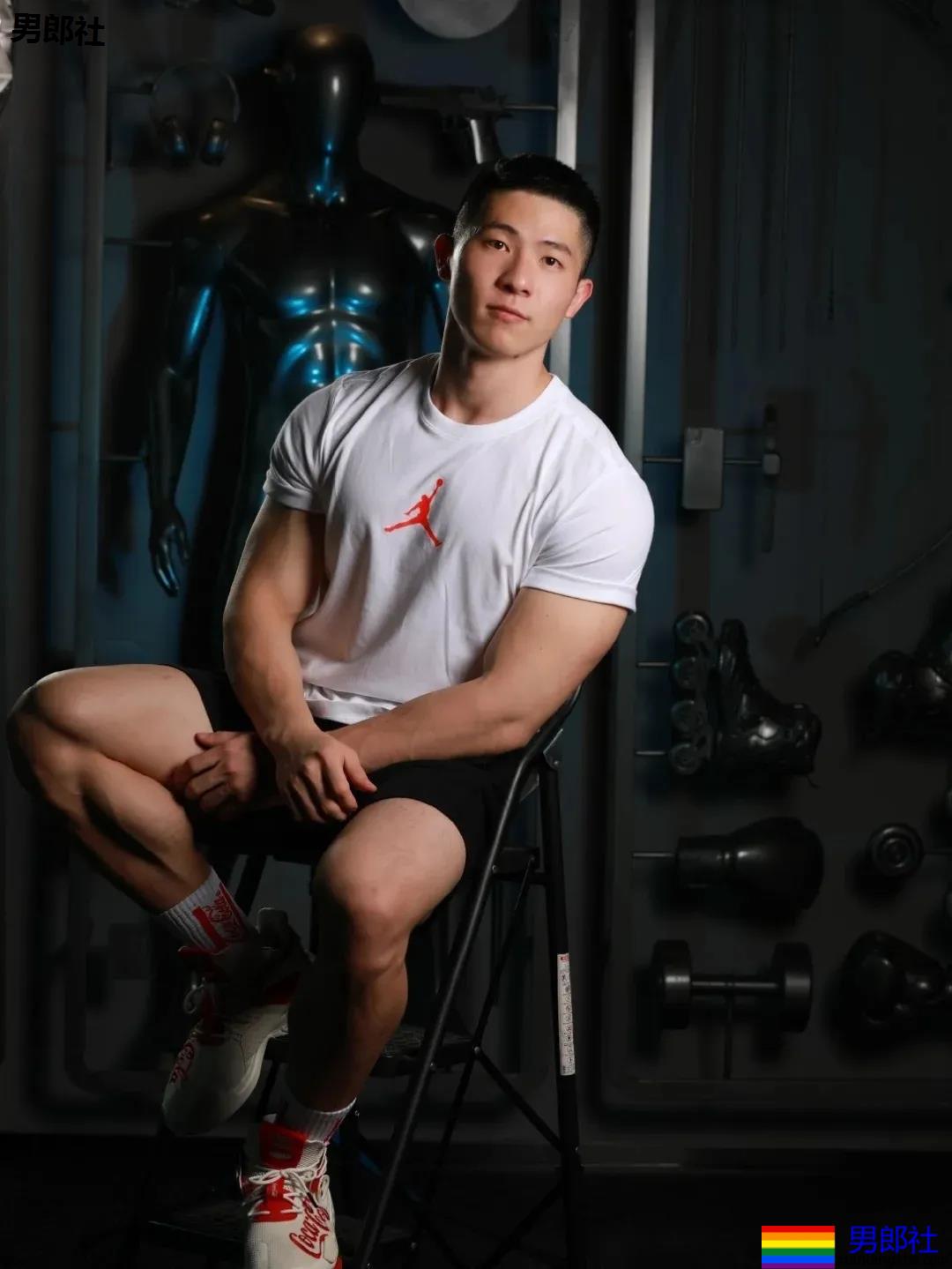 寸头腱子肉私教走红,让我康康有谁想报课? - 51虹马 寸头腱子肉私教走红,让我康康有谁想报课? - 51虹马