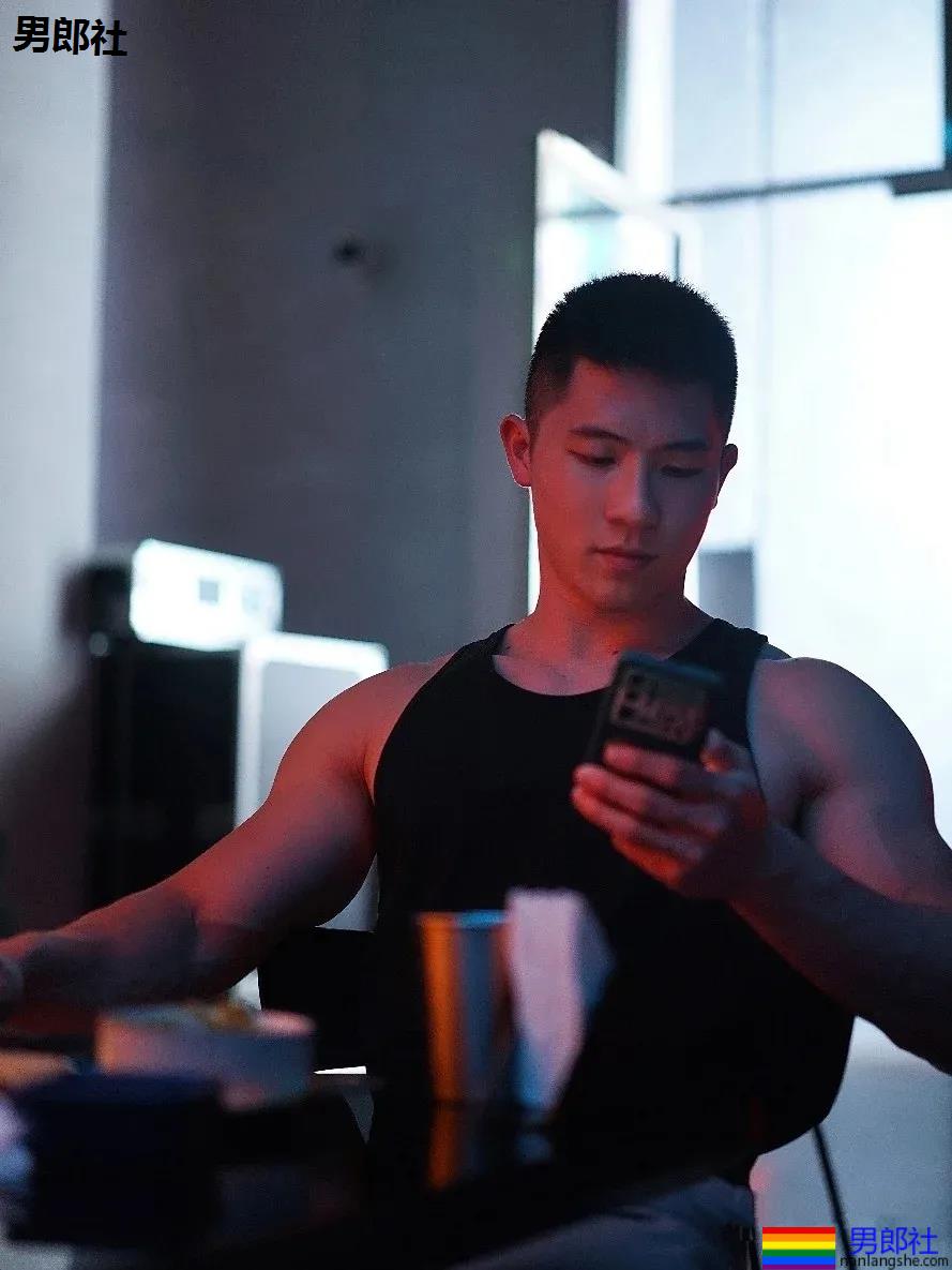 寸头腱子肉私教走红,让我康康有谁想报课? - 51虹马 寸头腱子肉私教走红,让我康康有谁想报课? - 51虹马