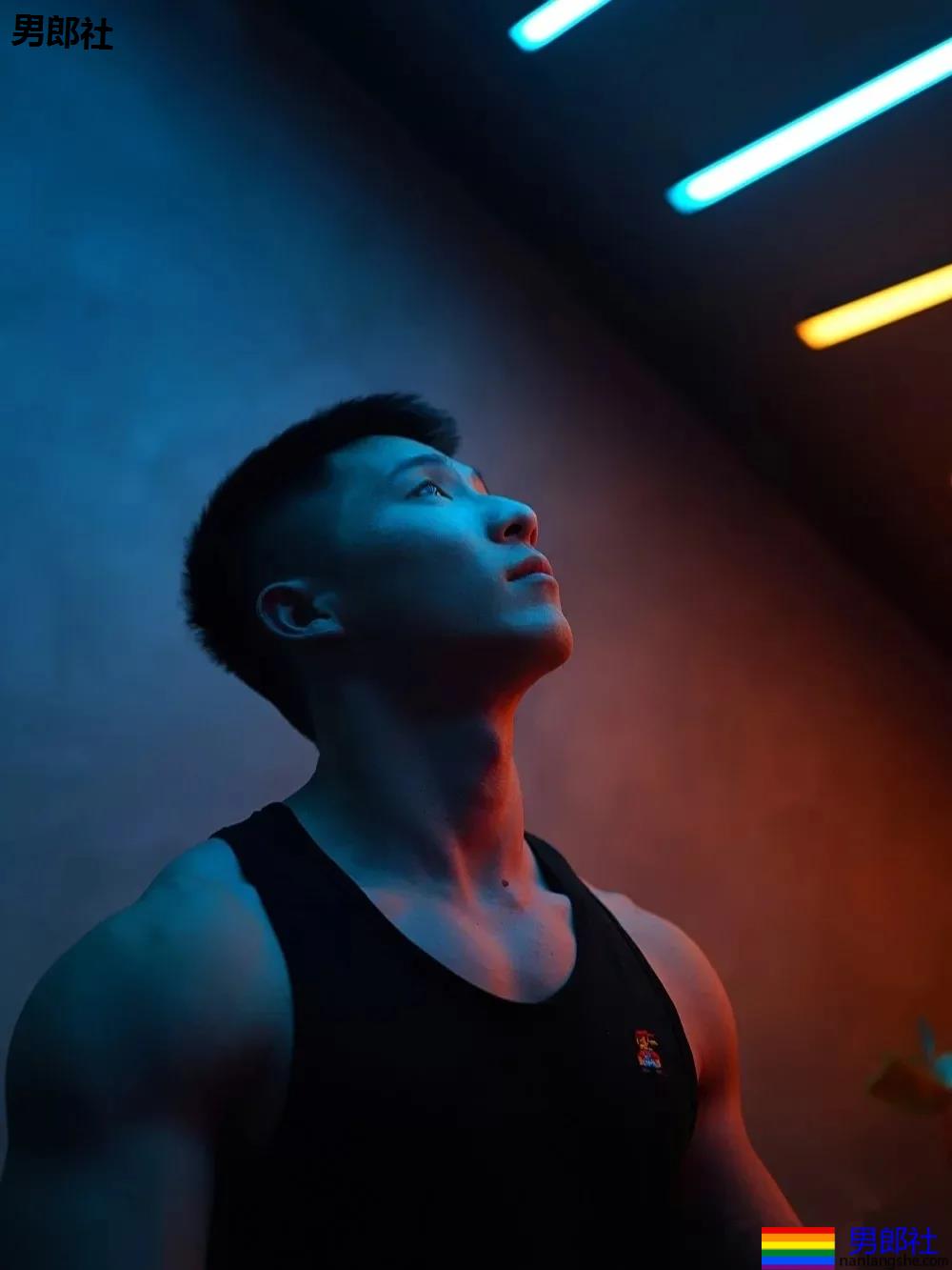 寸头腱子肉私教走红,让我康康有谁想报课? - 51虹马 寸头腱子肉私教走红,让我康康有谁想报课? - 51虹马