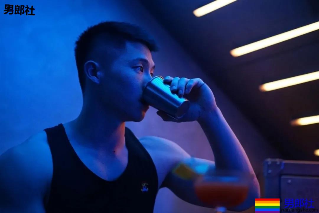 寸头腱子肉私教走红,让我康康有谁想报课? - 51虹马 寸头腱子肉私教走红,让我康康有谁想报课? - 51虹马