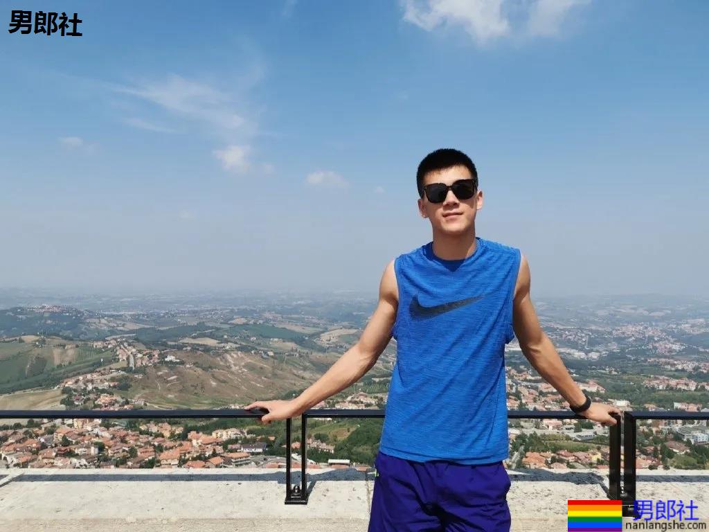 00后男排运动员火了!195大长腿的山东小哥,果然不错! - 51虹马 00后男排运动员火了!195大长腿的山东小哥,果然不错! - 51虹马