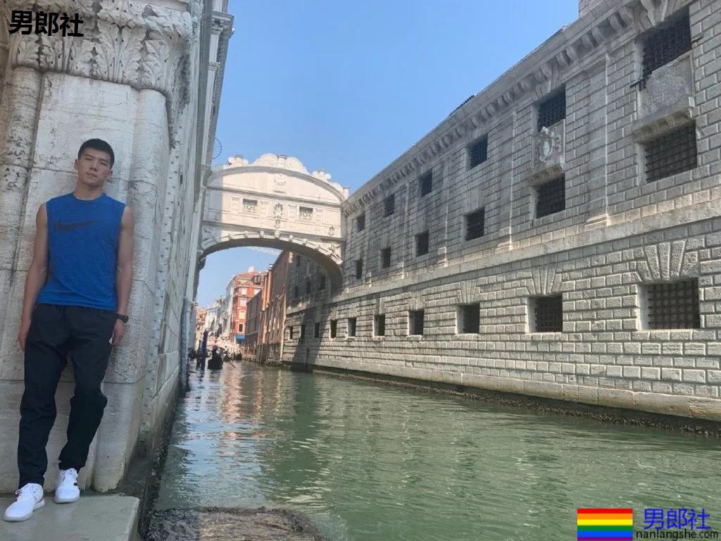 00后男排运动员火了!195大长腿的山东小哥,果然不错! - 51虹马 00后男排运动员火了!195大长腿的山东小哥,果然不错! - 51虹马