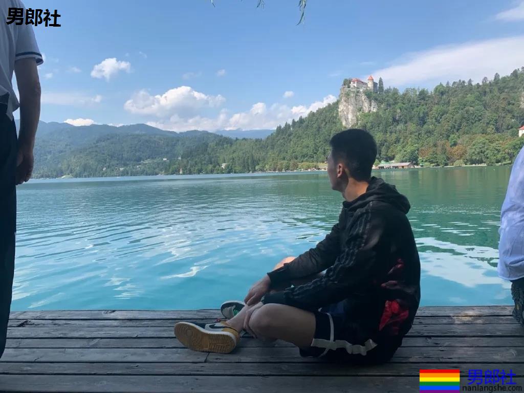 00后男排运动员火了!195大长腿的山东小哥,果然不错! - 51虹马 00后男排运动员火了!195大长腿的山东小哥,果然不错! - 51虹马