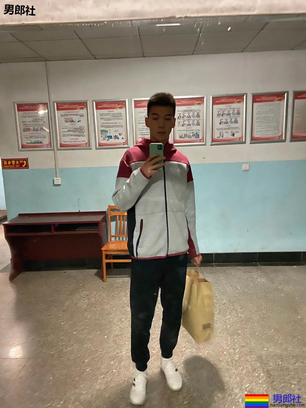 00后男排运动员火了!195大长腿的山东小哥,果然不错! - 51虹马 00后男排运动员火了!195大长腿的山东小哥,果然不错! - 51虹马