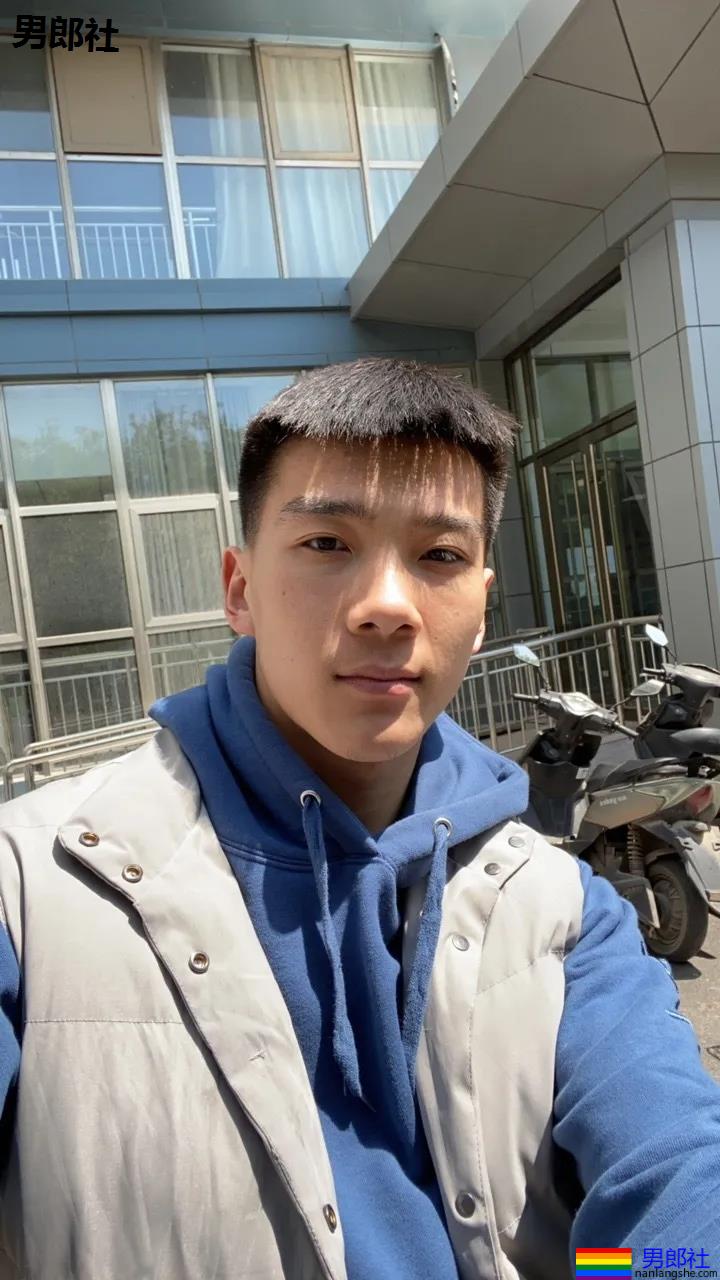 00后男排运动员火了!195大长腿的山东小哥,果然不错! - 51虹马 00后男排运动员火了!195大长腿的山东小哥,果然不错! - 51虹马