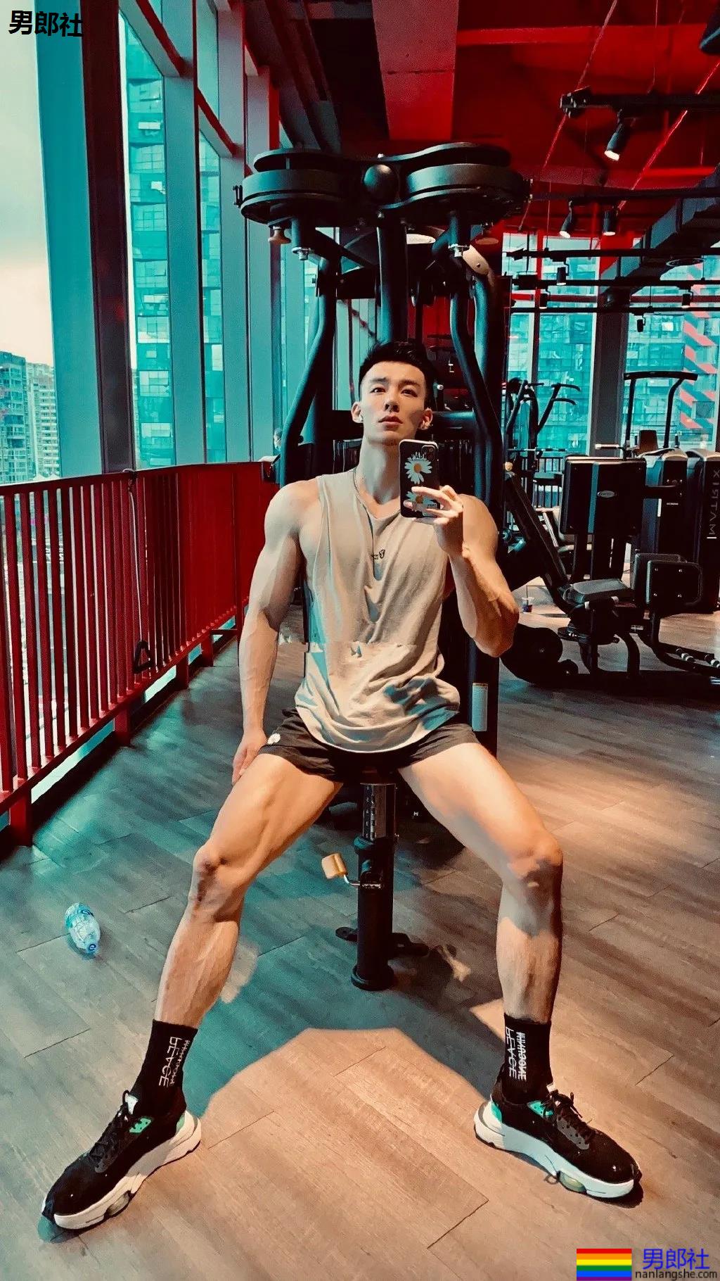 身材不输彭于晏！长腿腱子肉身材，又A又Man! - 51虹马