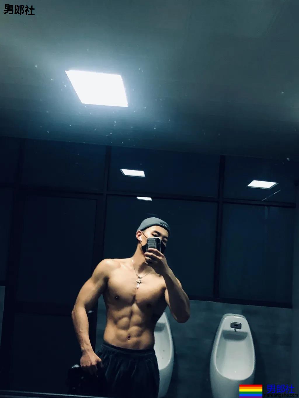 身材不输彭于晏！长腿腱子肉身材，又A又Man! - 51虹马