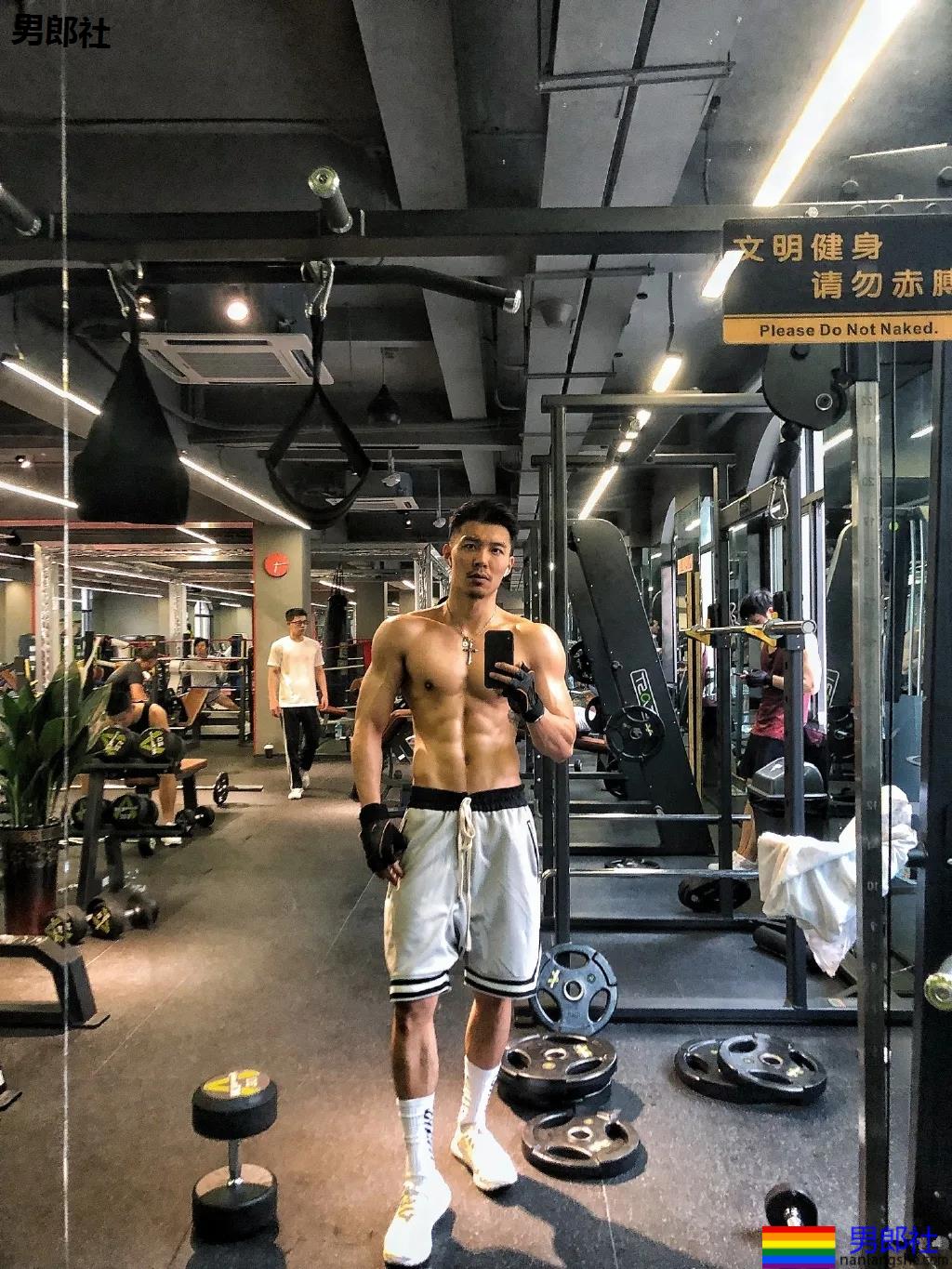 身材不输彭于晏！长腿腱子肉身材，又A又Man! - 51虹马