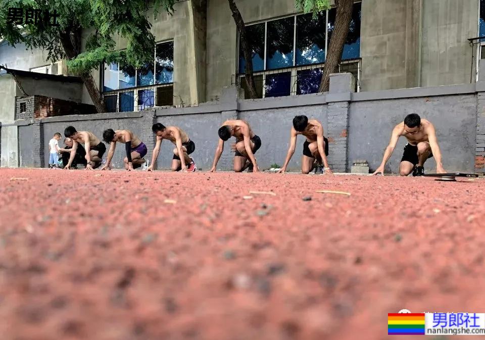 刚刚训练完的田径体育生，男人味有多足？ - 51虹马