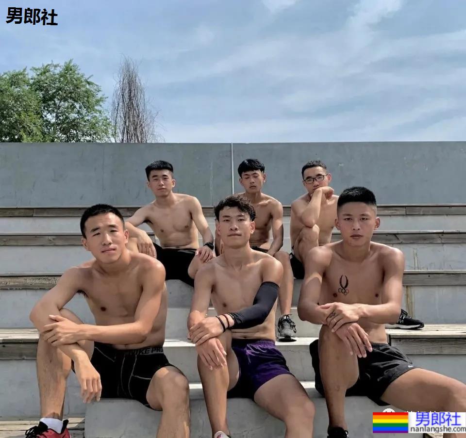 刚刚训练完的田径体育生，男人味有多足？ - 51虹马