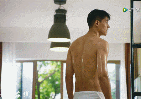 男1男2沐浴秀身材又卖腐?！187长腿筋肉男模，也太会玩了！ - 51虹马