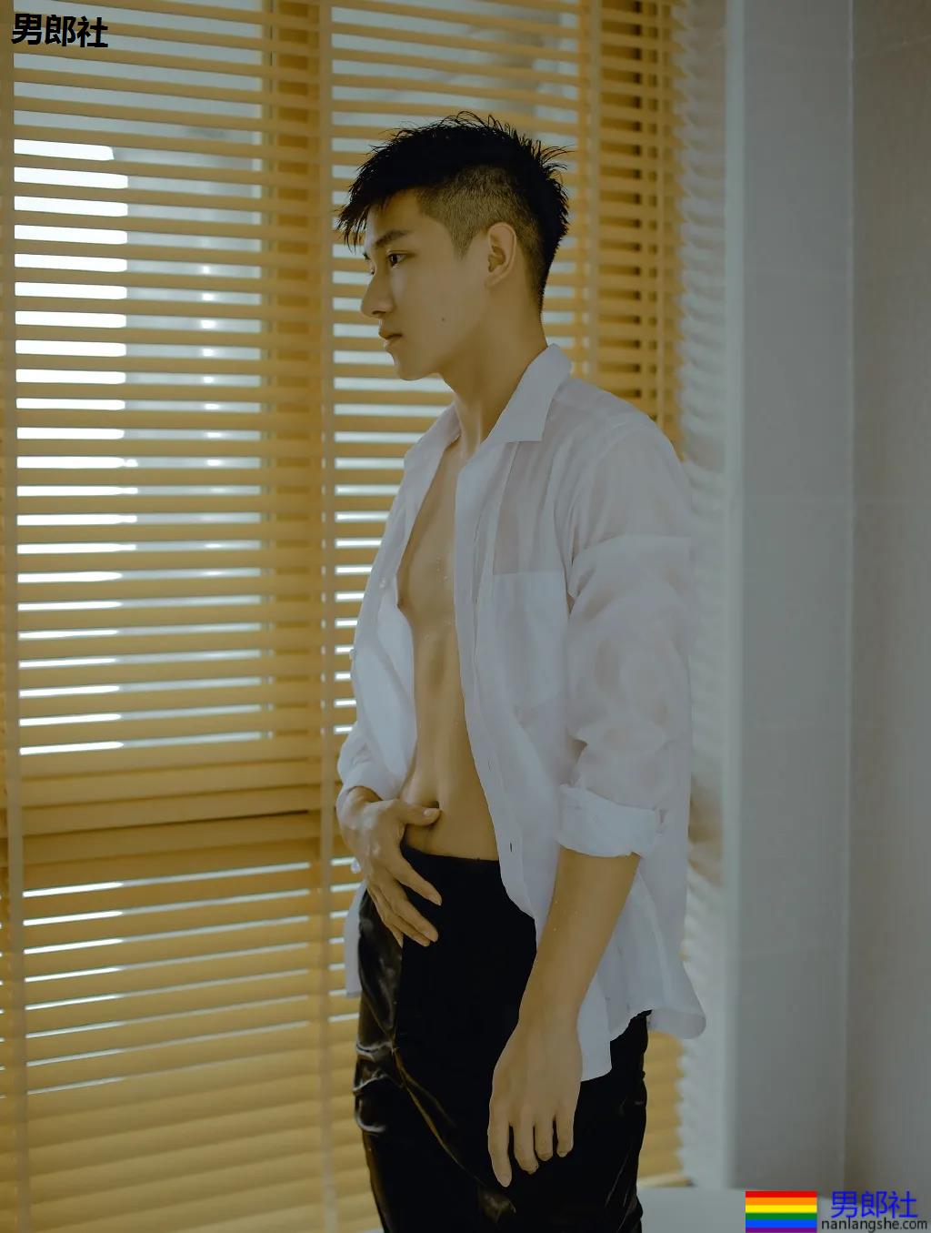 无公害白嫩小奶狗舞蹈老师,忍不住想揉腻他的脸! - 51虹马 无公害白嫩小奶狗舞蹈老师,忍不住想揉腻他的脸! - 51虹马