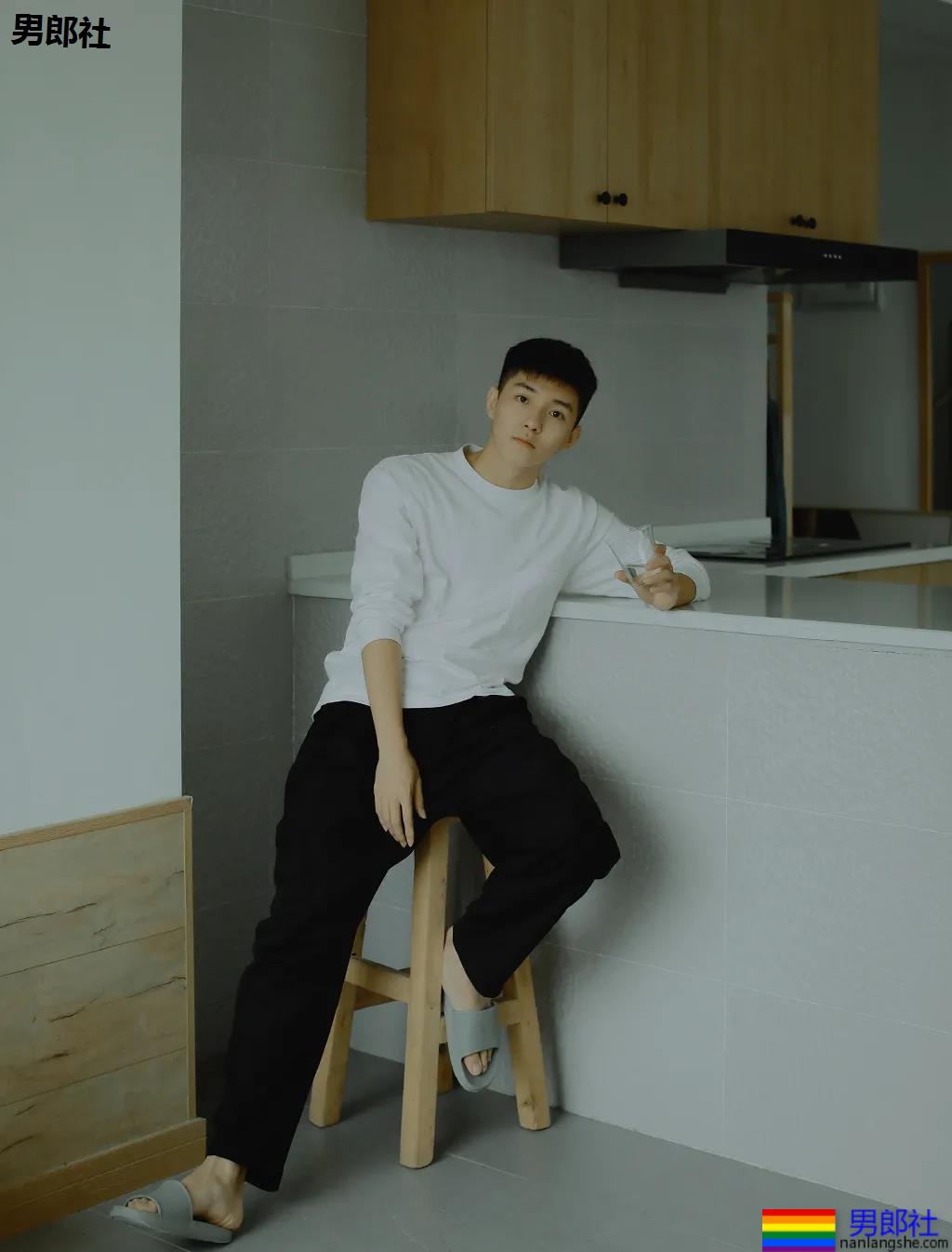 无公害白嫩小奶狗舞蹈老师,忍不住想揉腻他的脸! - 51虹马 无公害白嫩小奶狗舞蹈老师,忍不住想揉腻他的脸! - 51虹马