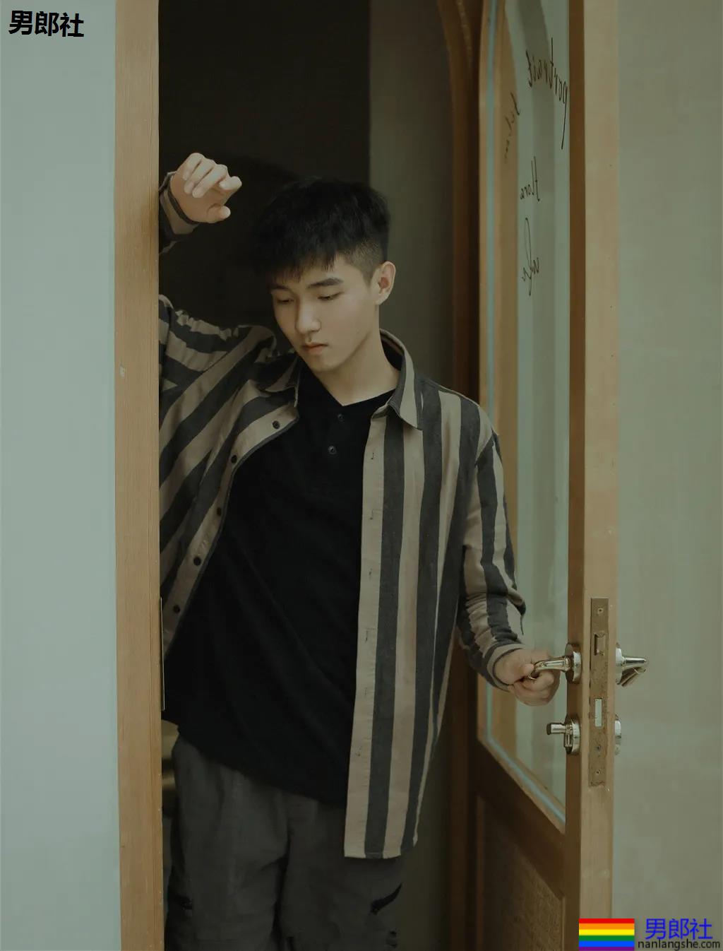 无公害白嫩小奶狗舞蹈老师,忍不住想揉腻他的脸! - 51虹马 无公害白嫩小奶狗舞蹈老师,忍不住想揉腻他的脸! - 51虹马