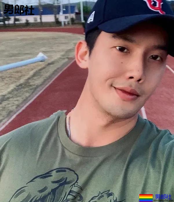 188高壮飞行员上相亲节目，疑因黑历史被除名！网友:太辣眼！ - 51虹马