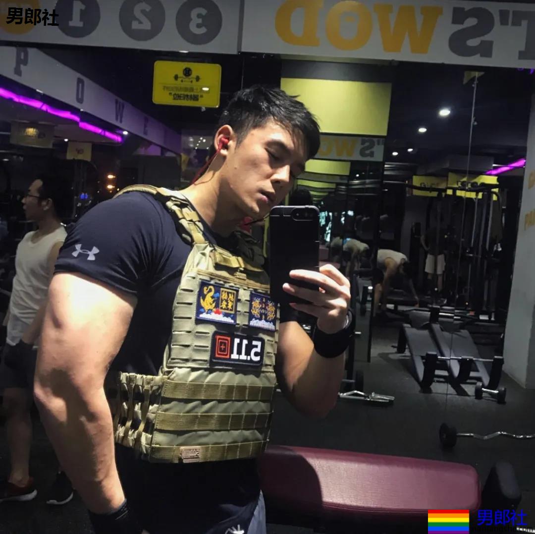 188高壮飞行员上相亲节目，疑因黑历史被除名！网友:太辣眼！ - 51虹马