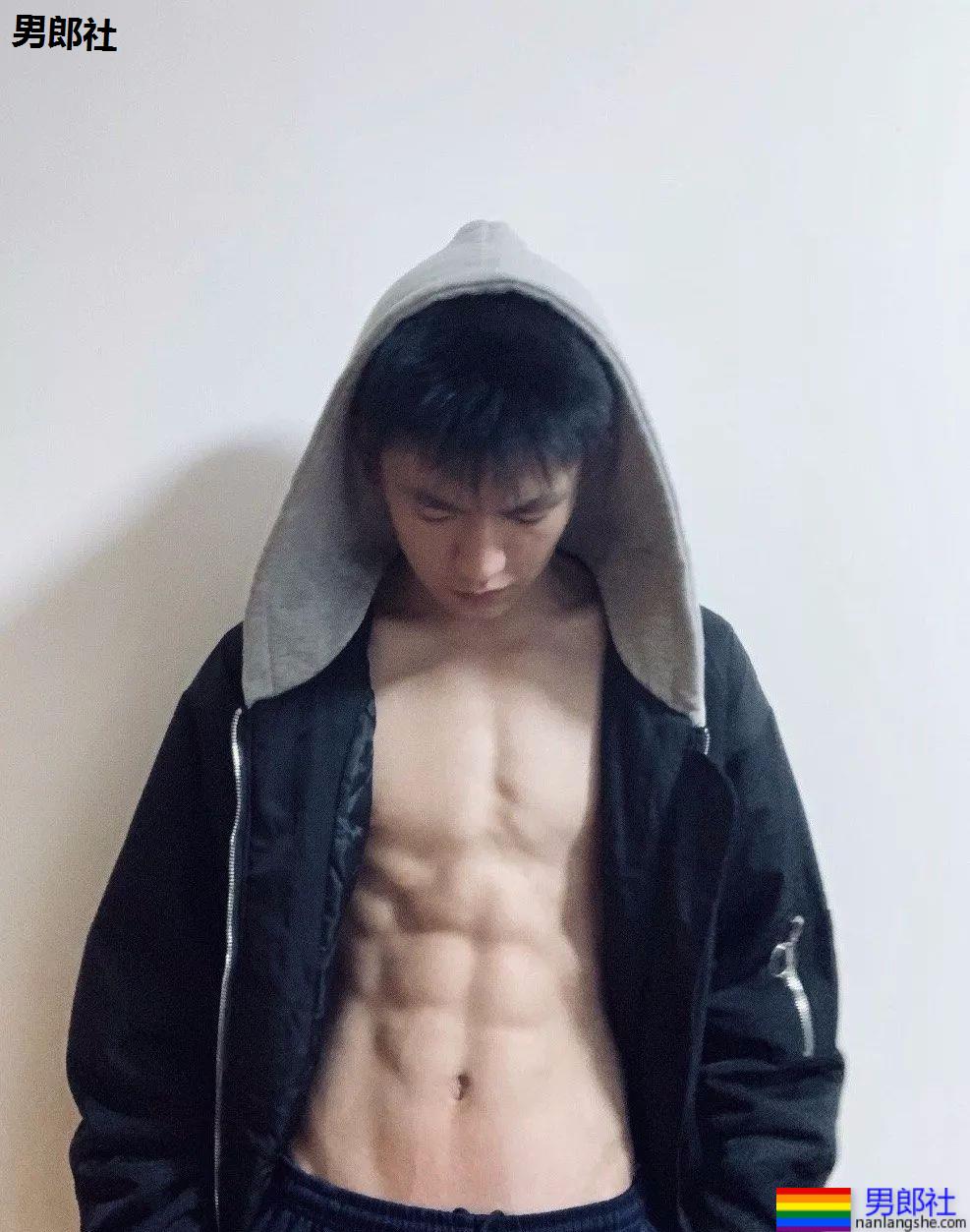 如今00后的腹肌都这么好了！你敢相信吗？ - 51虹马