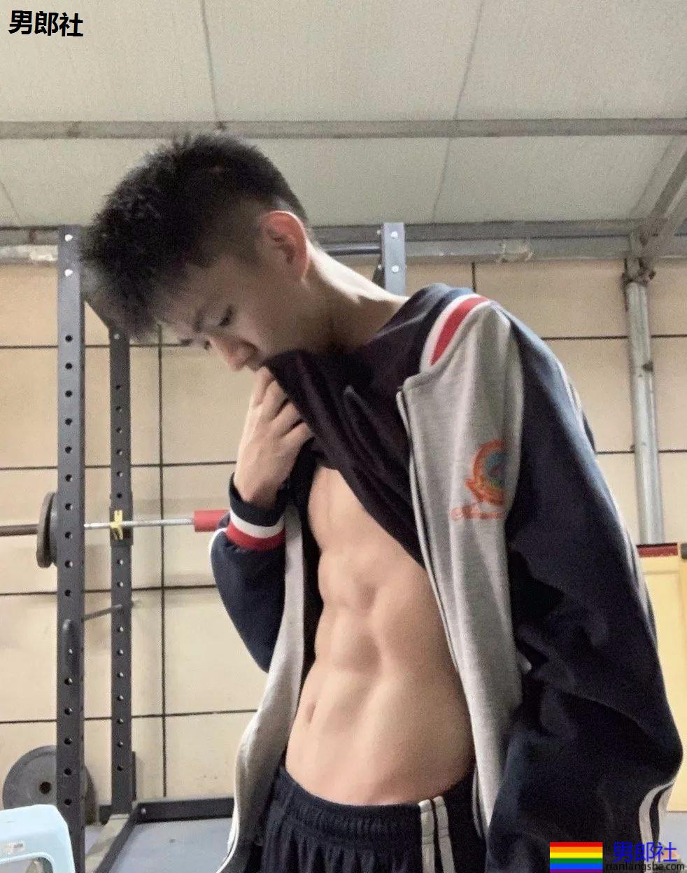 如今00后的腹肌都这么好了！你敢相信吗？ - 51虹马