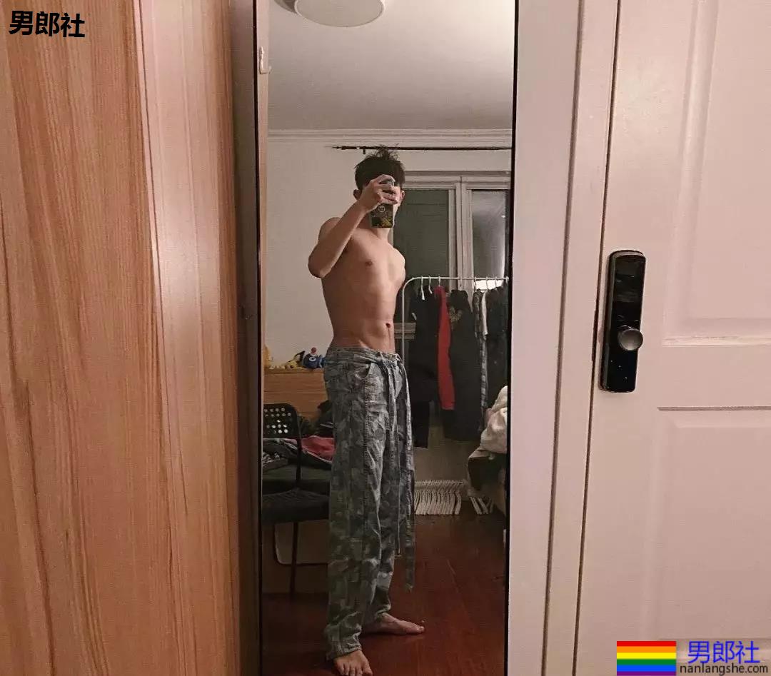 如今00后的腹肌都这么好了！你敢相信吗？ - 51虹马