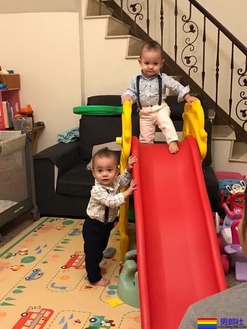 同志爸爸透过代理孕母与宝宝相见：拥抱他们那一刻，更确认当初决定是对的 - 51虹马