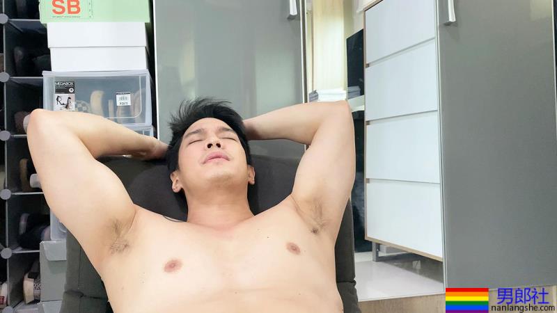 待在柜子裡真的好难 你该在隔离期间出柜吗？ - 51虹马