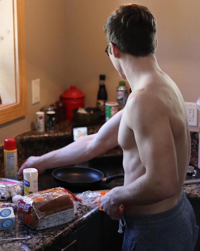 钙片双性恋演员Blake Mitchell坦言，比起跟女生拍，更爱拍钙片！ - 51虹马