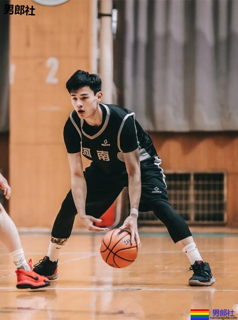 188CM郑州大学体育生校草,高帅大长腿“当家花旦”超有料! - 51虹马 188CM郑州大学体育生校草,高帅大长腿“当家花旦”超有料! - 51虹马