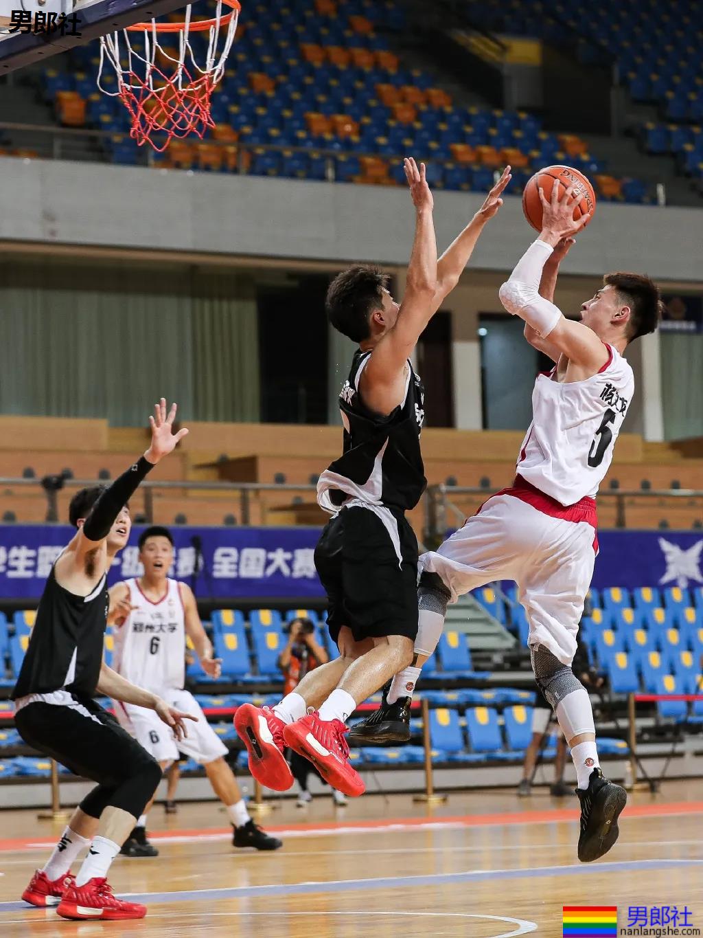 188CM郑州大学体育生校草,高帅大长腿“当家花旦”超有料! - 51虹马 188CM郑州大学体育生校草,高帅大长腿“当家花旦”超有料! - 51虹马