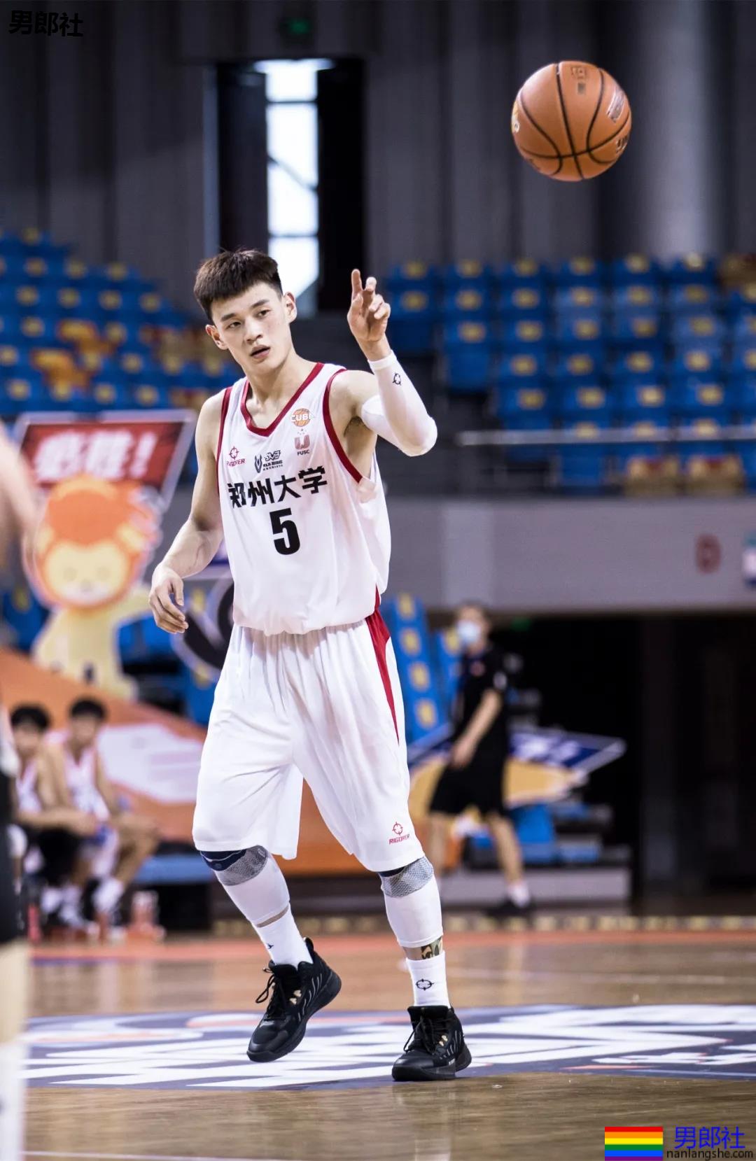 188CM郑州大学体育生校草,高帅大长腿“当家花旦”超有料! - 51虹马 188CM郑州大学体育生校草,高帅大长腿“当家花旦”超有料! - 51虹马