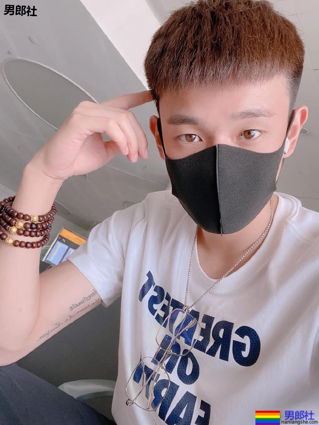 188CM郑州大学体育生校草,高帅大长腿“当家花旦”超有料! - 51虹马 188CM郑州大学体育生校草,高帅大长腿“当家花旦”超有料! - 51虹马