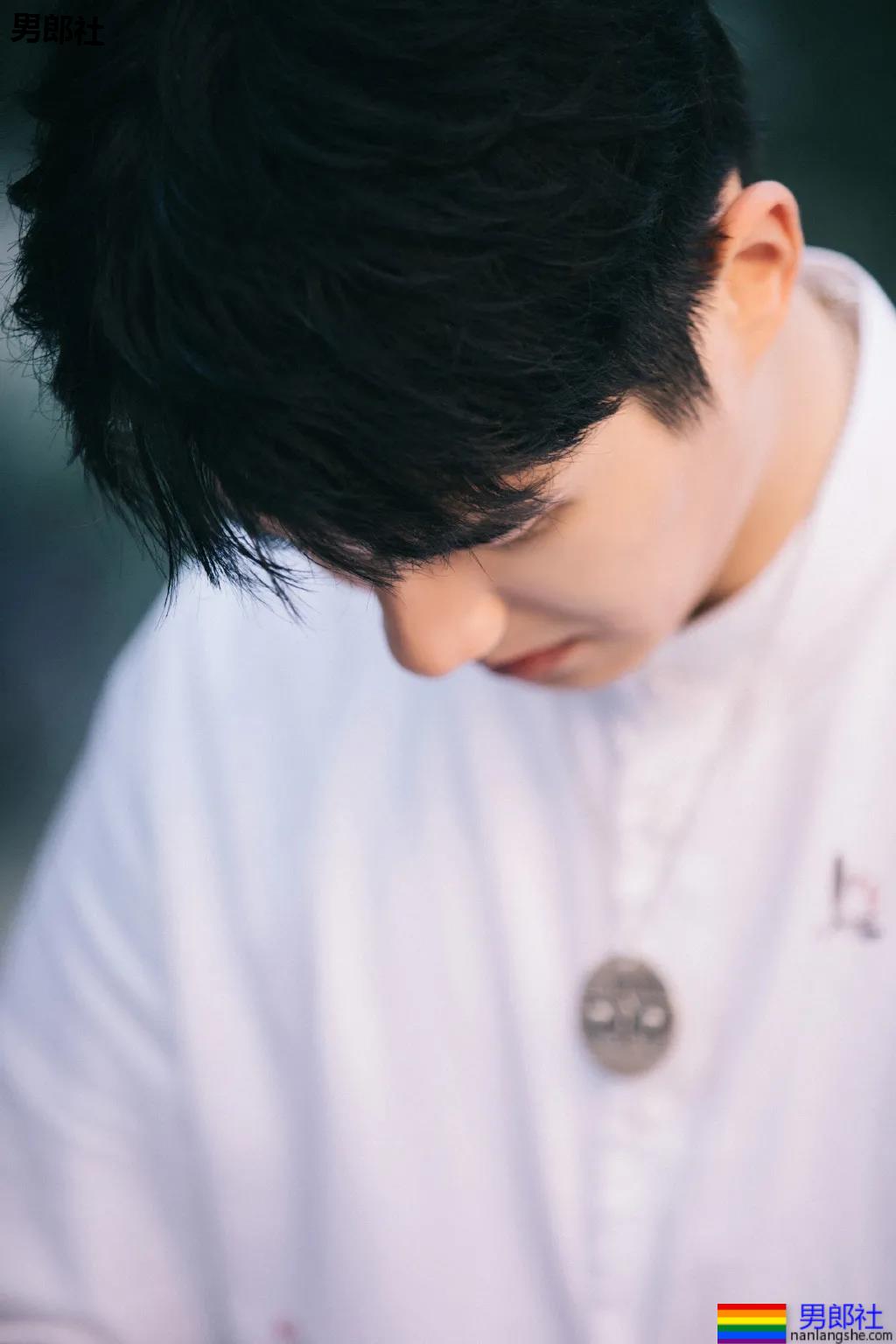 刘昊然被男粉叫宝贝！昊然弟弟最新写真一览！ - 51虹马