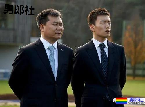 张康阳最新正装照一览，网友：这辈子都得不到的男人！-51虹马