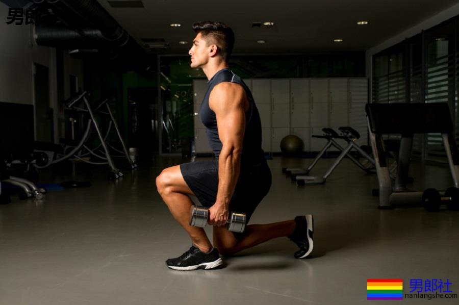 四招简单健身动作让你练出令人想咬一口的蜜桃翘臀 - 51虹马