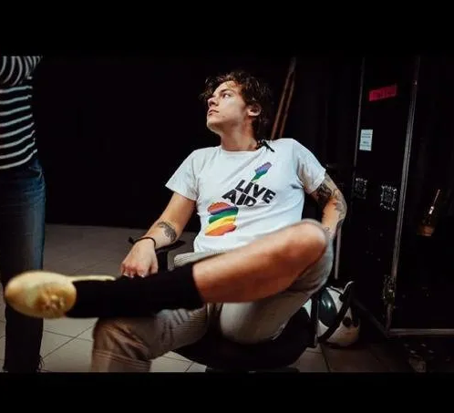 Harry Styles将出演同志小说改编电影《My Policeman》 - 51虹马 Harry Styles将出演同志小说改编电影《My Policeman》 - 51虹马