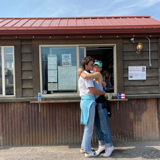 网友高潮无数!Netflix演员po出男爱亲吻照 超友谊让人好羡慕 - 51虹马 网友高潮无数!Netflix演员po出男爱亲吻照 超友谊让人好羡慕 - 51虹马