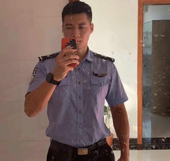 寸头肌肉特警小哥火了，这硬核写真治好了网友的性冷淡！ - 51虹马